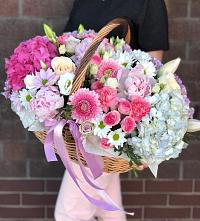 Цветочная композиция из Розы, Хризантемы, Пионы и Лизиантусы в корзине в Запорожской