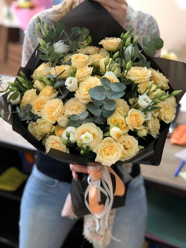 Букет цветов из: Розы и Лизиантусы в Запорожской