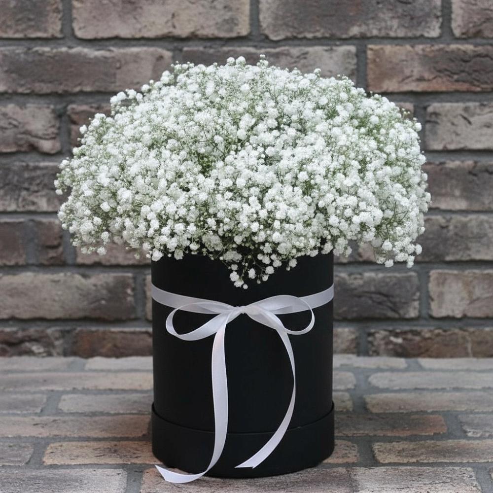 Цветочная композиция из Гипсофила в шляпной коробке в Запорожской