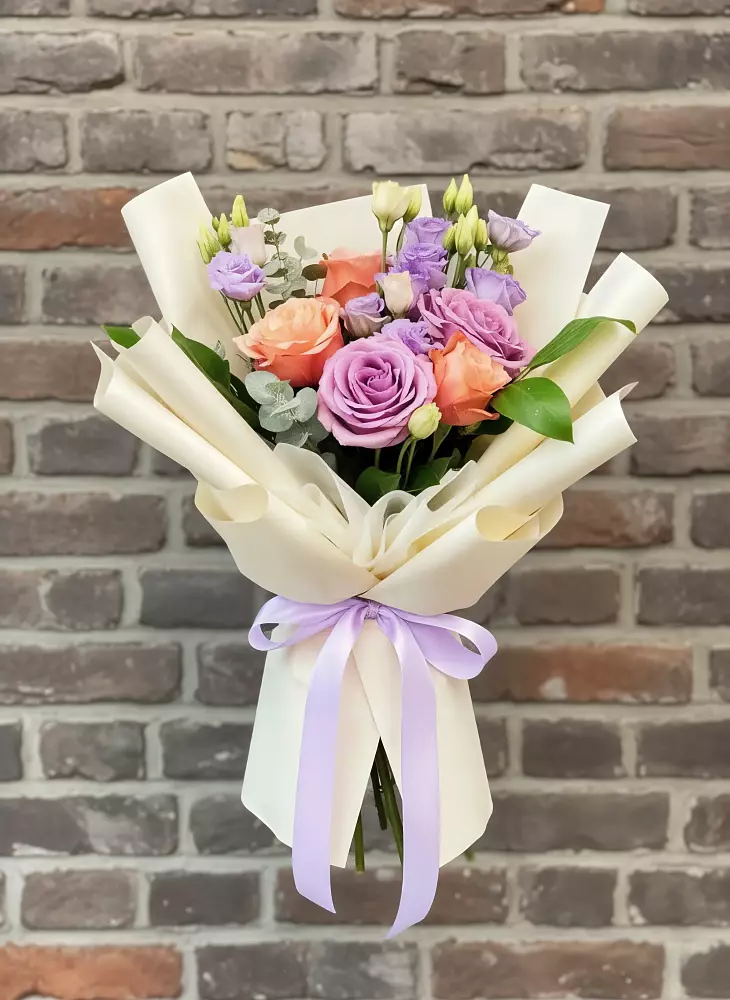 Букет цветов из: Лизиантусы и Розы в Запорожской