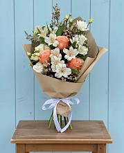 Букет цветов из:  Альстромерии, Лизиантусы, Розы и Хризантемы в Запорожской