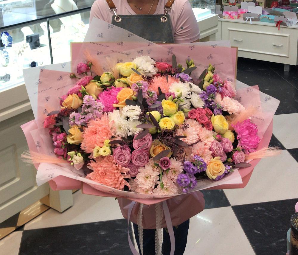 Букет цветов из: Розы, Хризантемы и Лизиантусы в Запорожской