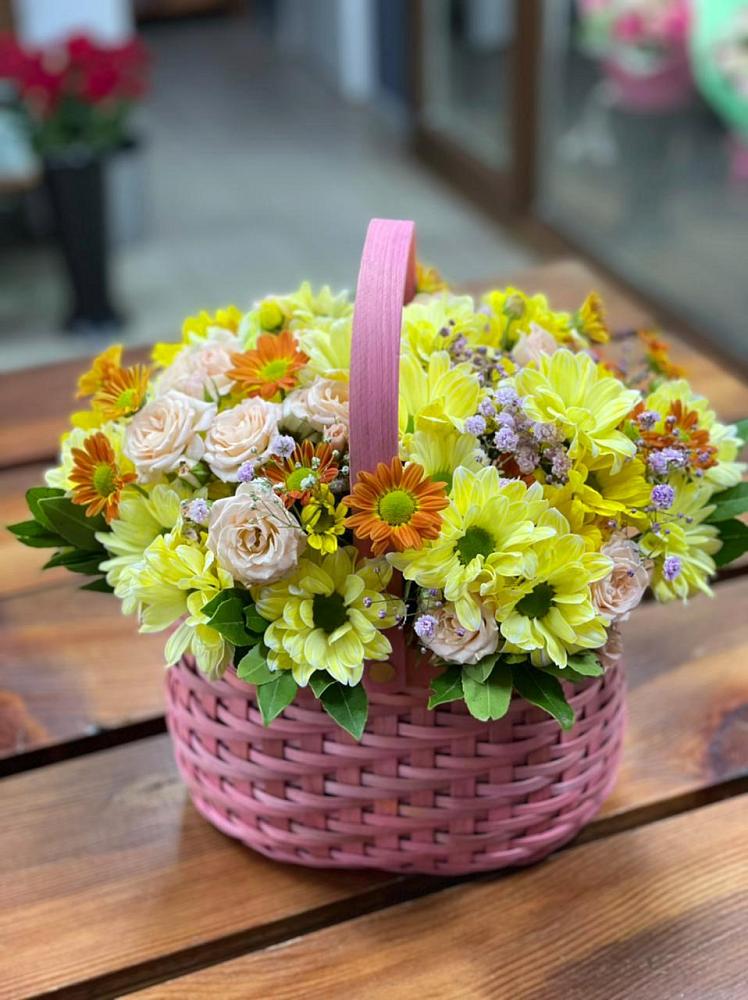 Цветочная композиция из Хризантемы и Розы в корзине в Запорожской