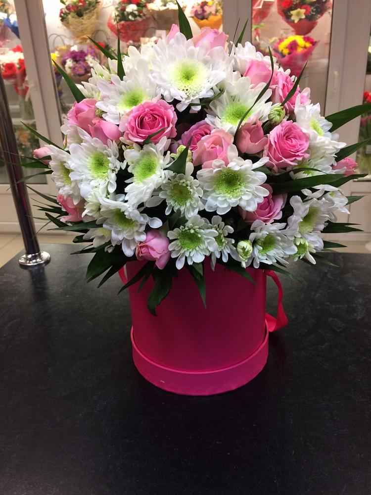 Цветочная композиция из Розы и Хризантемы в шляпной коробке в Запорожской