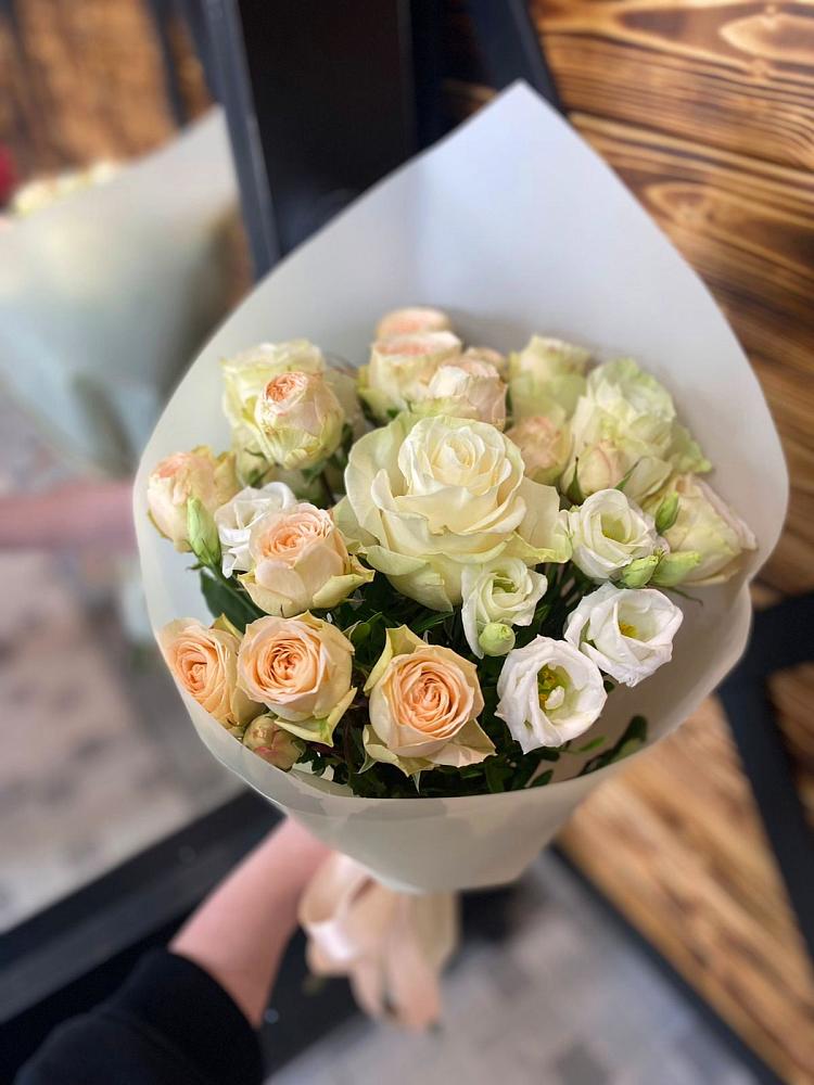 Букет цветов из: Розы и Лизиантусы в Запорожской